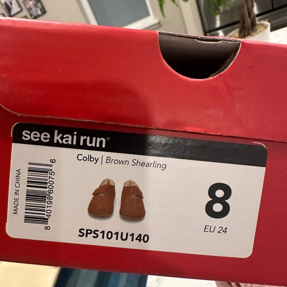 See Kai Run Kids Colby | Brown Shearling shoes size 8 - Picture 3 of 3